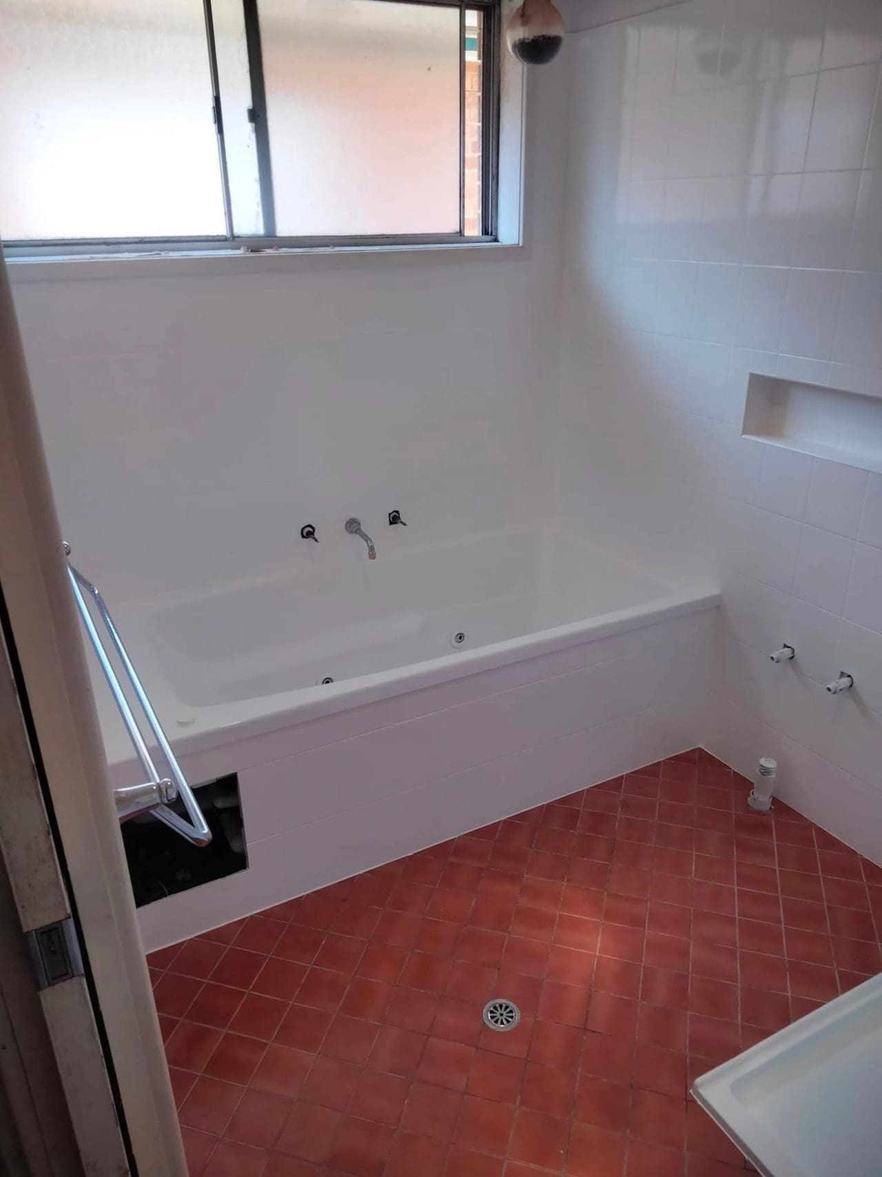 Polyurethane bathroom resurfacing project