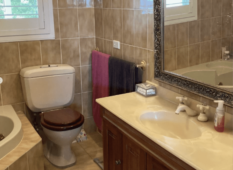Bathroom before professional resurfacing